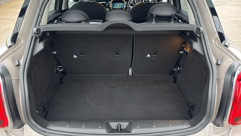 MINI Hatchback 1.5 Cooper Classic Premium Plus 5dr Auto Petrol Hatchback